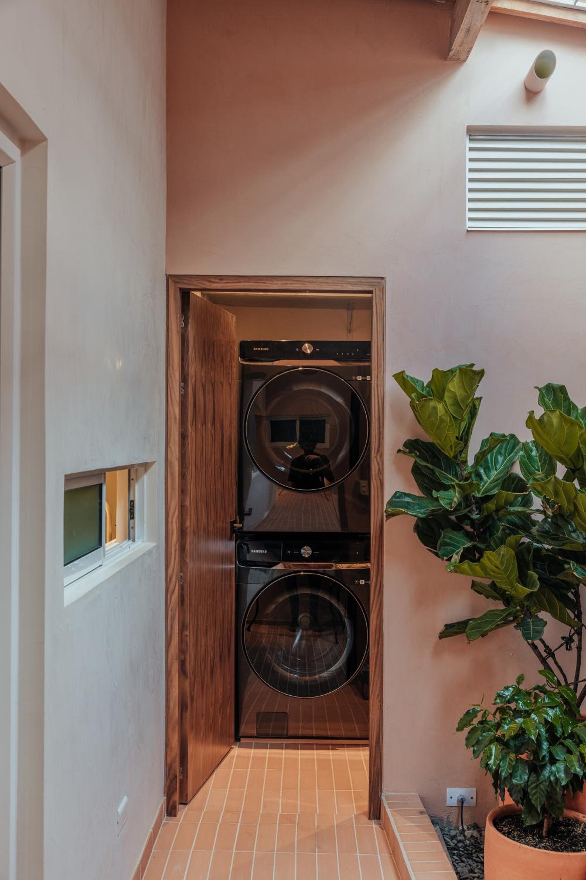 NEW Cozy Duplex in Laureles with A/C and WI-FI