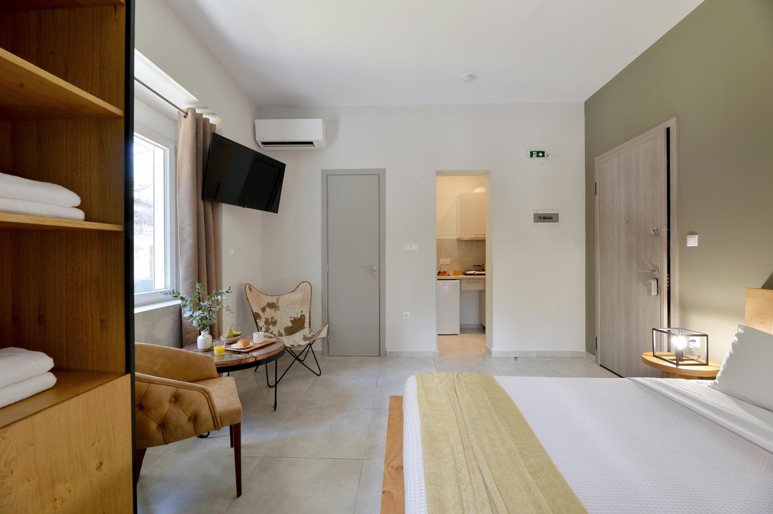 Alekos Apartments 2 Netflix, Self Check-In