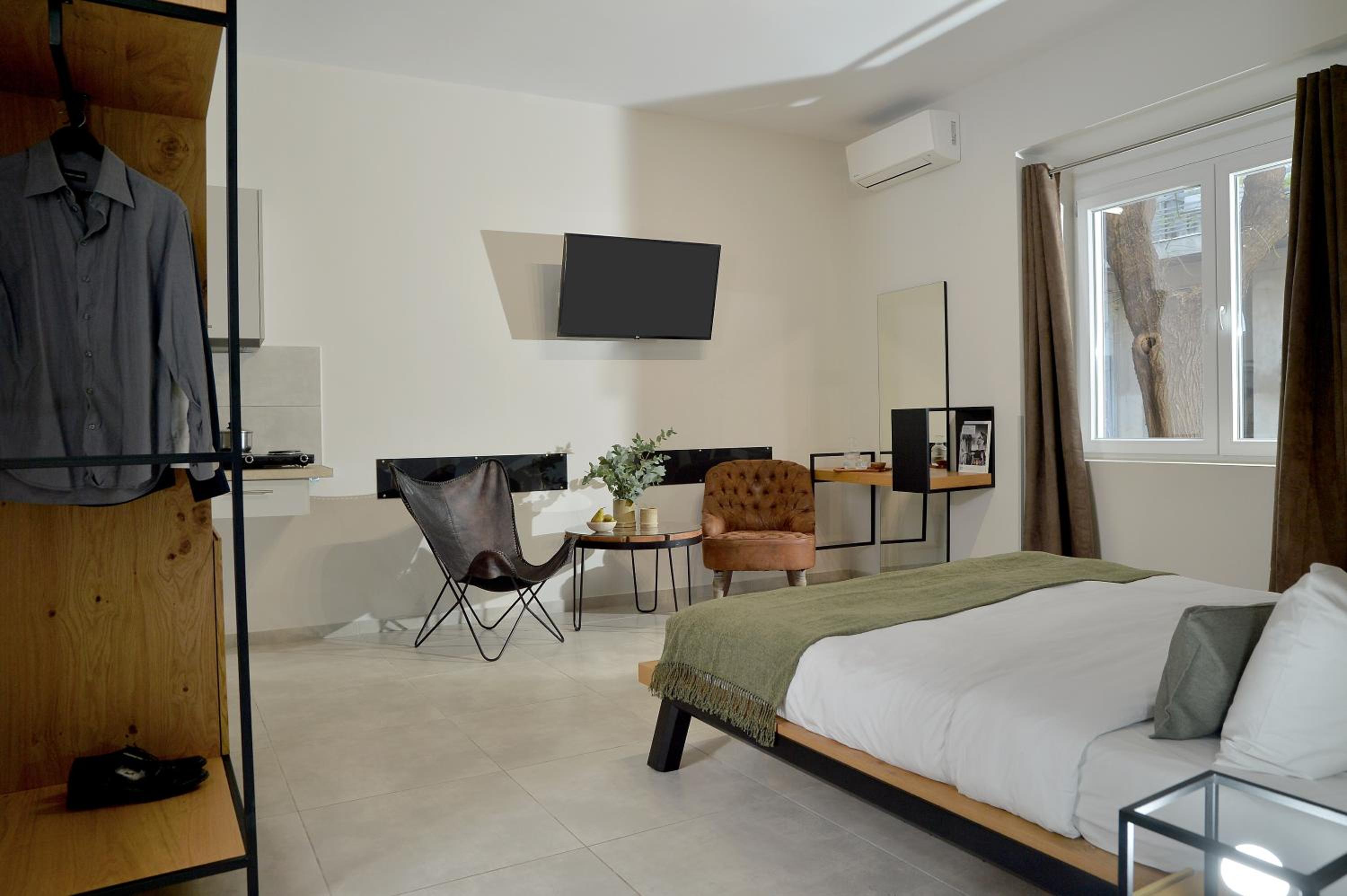 Alekos Apartments 2 Netflix, Self Check-In