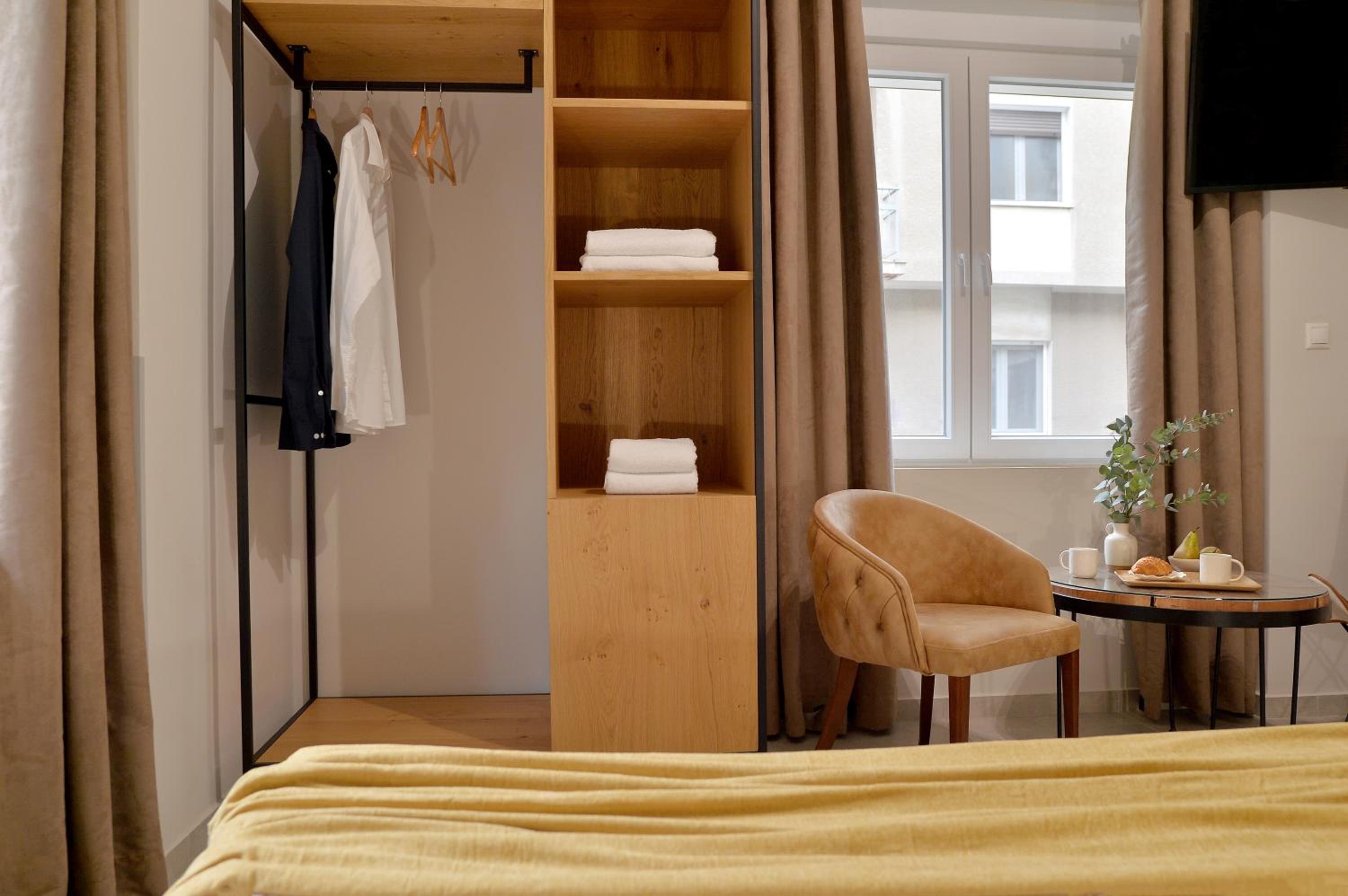 Alekos Apartments 2 Netflix, Self Check-In