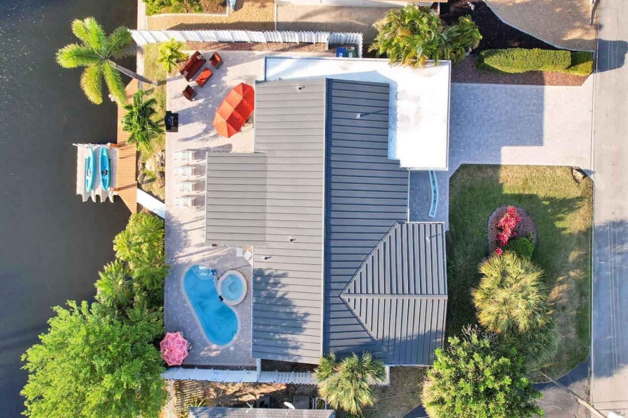 Gorgeous poolhome on the canal