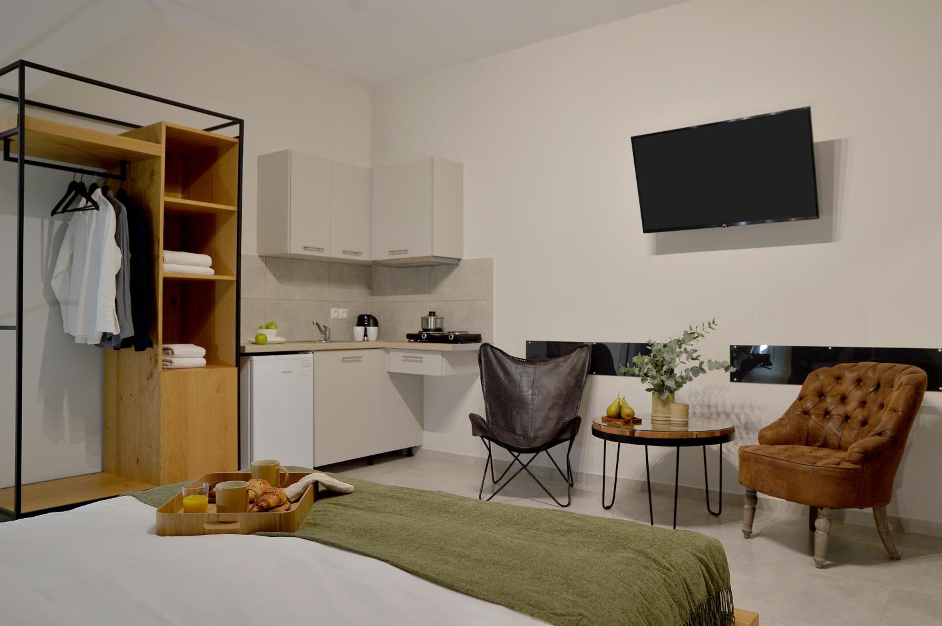 Alekos Apartments 2 Netflix, Self Check-In