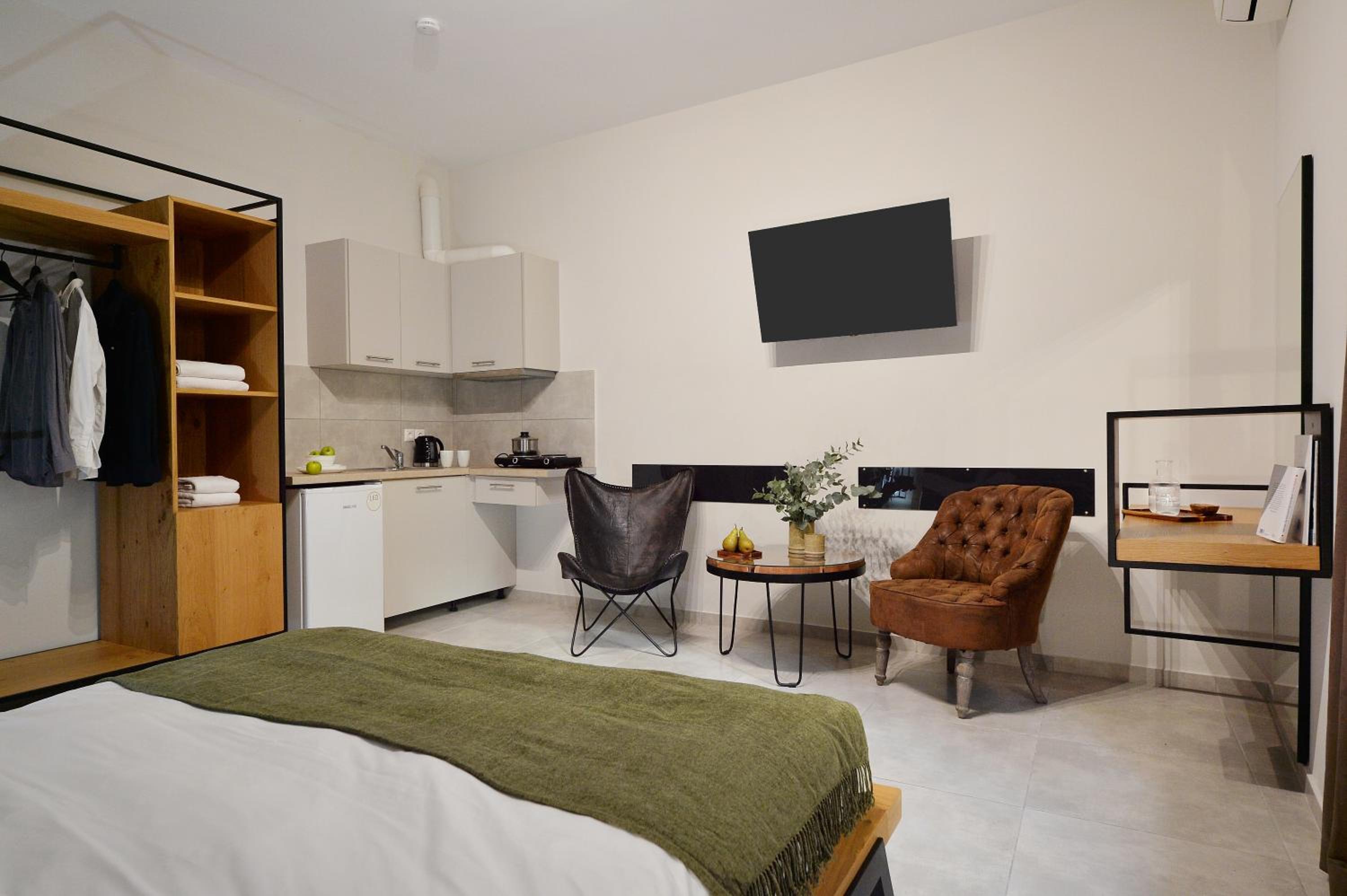 Alekos Apartments 2 Netflix, Self Check-In