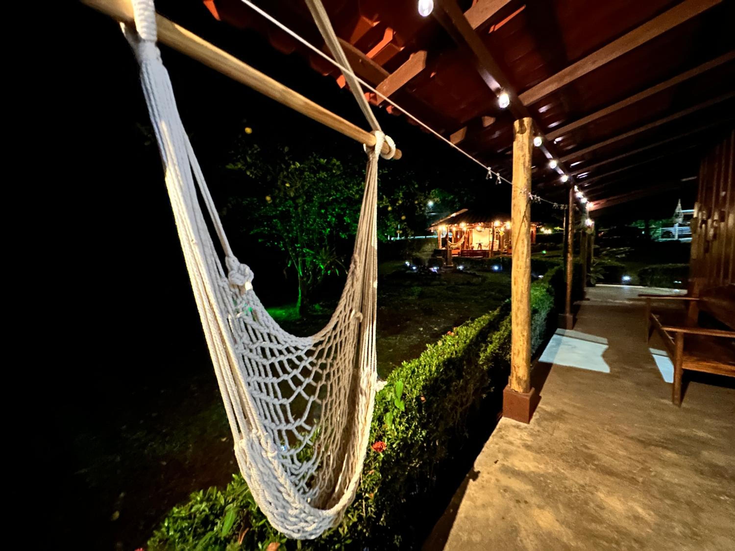 Cabin in Paradise with jacuzzi, free Wifi, and Relaxing sound of the river, Bungalows Tulipanes