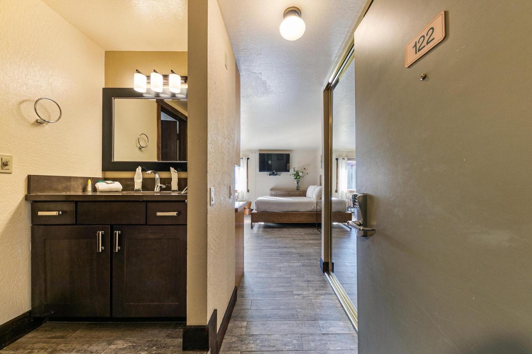 Lake Tahoe Vacations - Lovely Studio w/Kitchen and Partial Lake View 122 at Donner Lake Village - Property Image 3