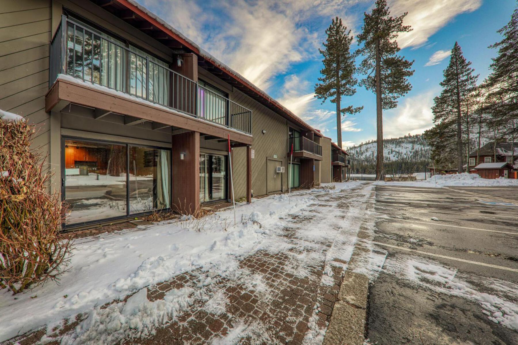 Cozy Deluxe Studio #131 at Donner Lake Village view 4