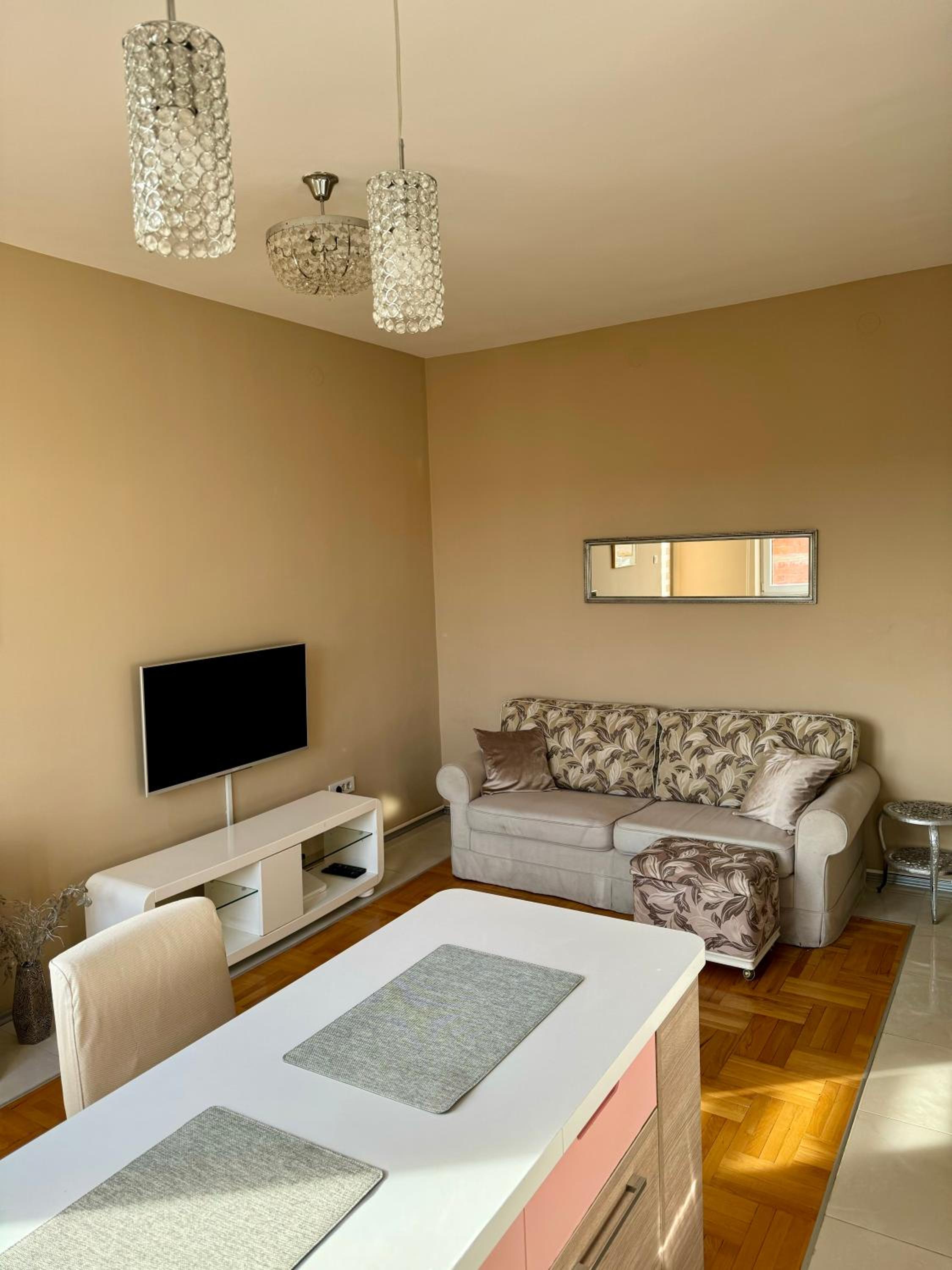 Trident Apartments 3 view 4