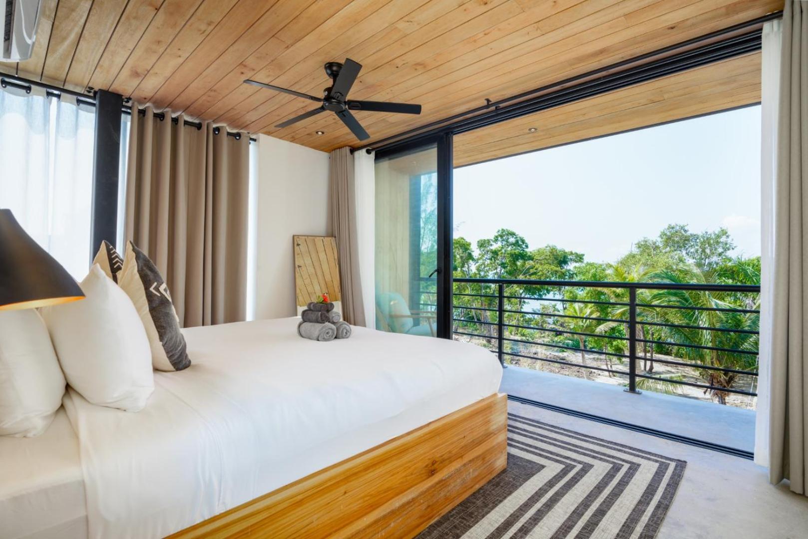 Shadow Sands - Modern Ocean Front Villa on Private Island