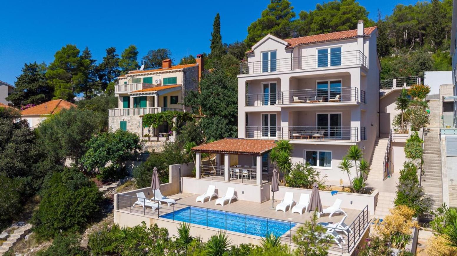 Hotel Beachfront villa with private pool in Vela Luka - Image 1