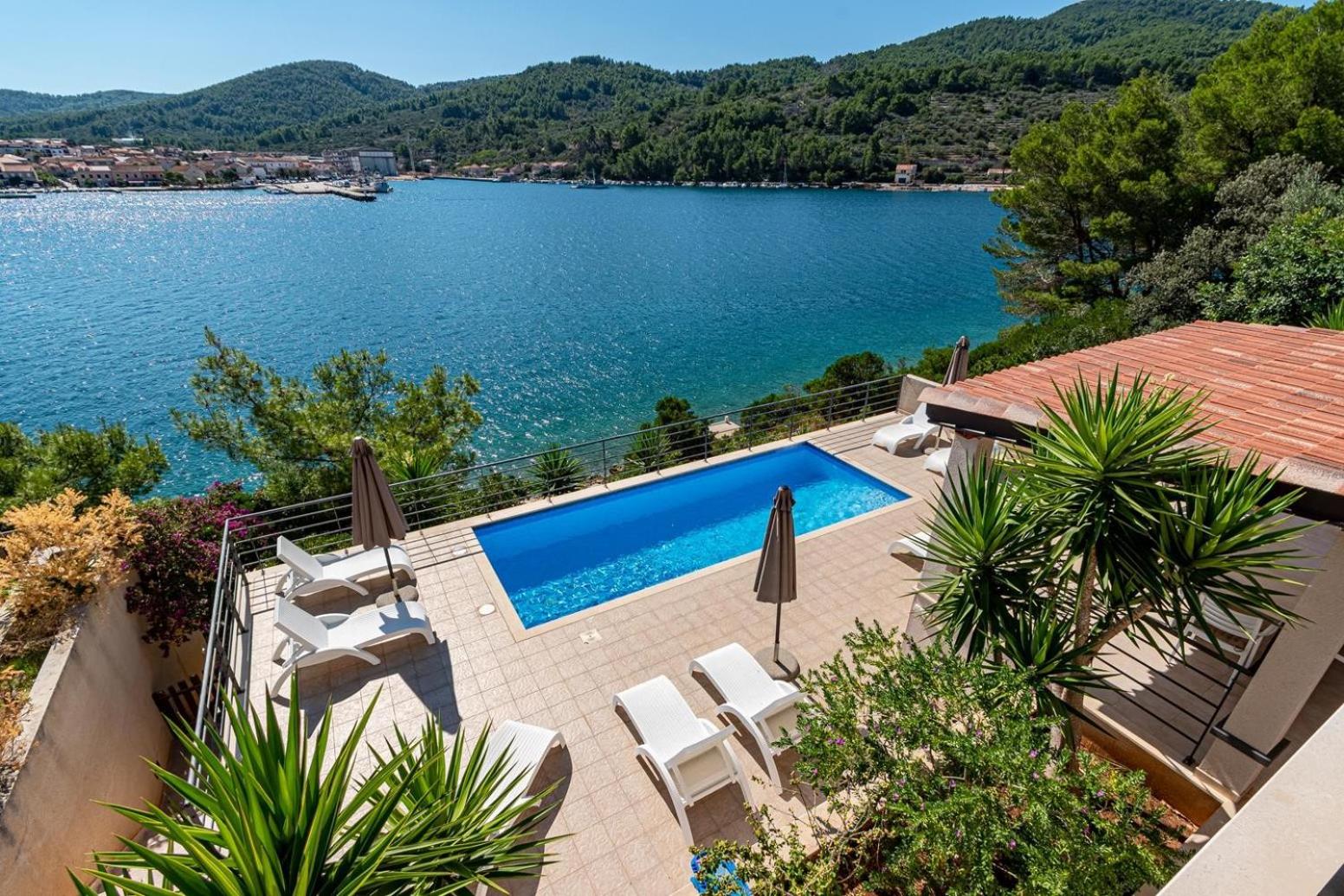 Beachfront villa with private pool in Vela Luka view 3