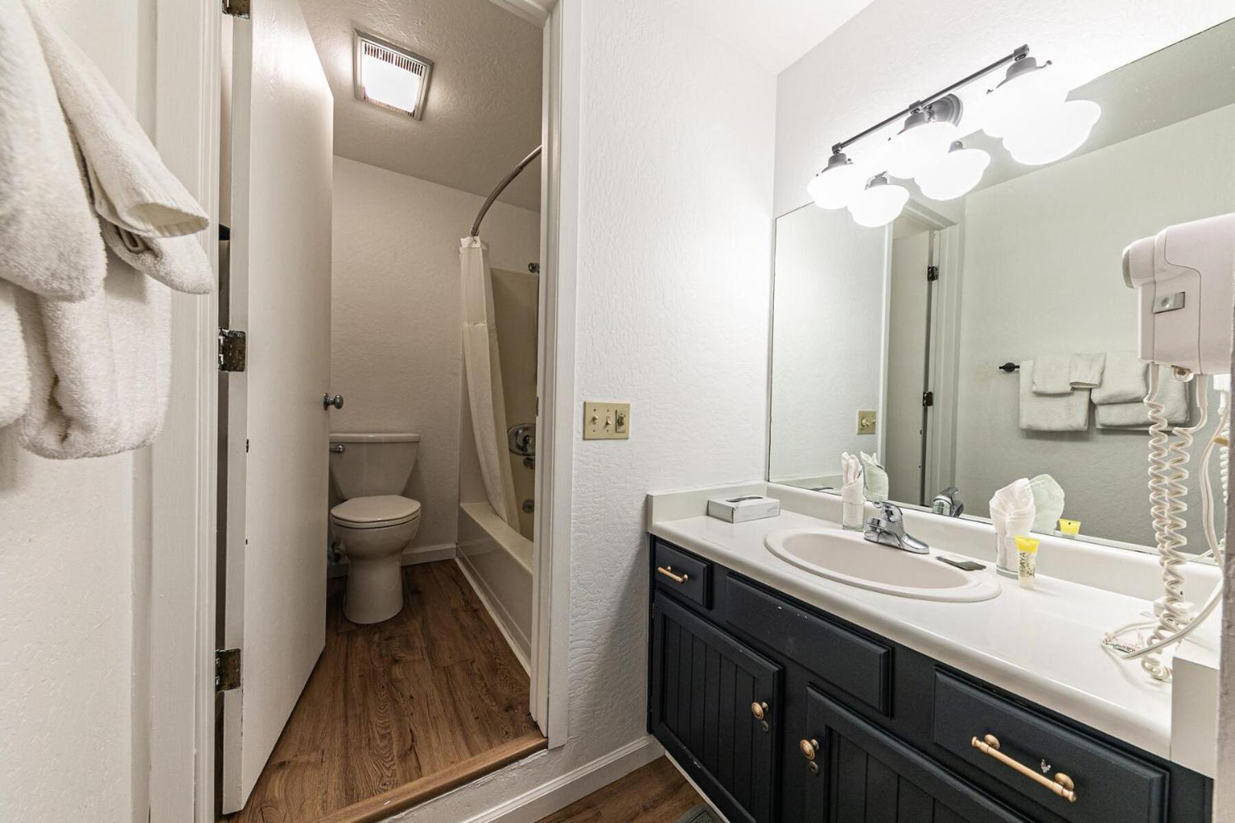 Cozy Studio w/Kitchen #112 at Donner Lake Village view 5