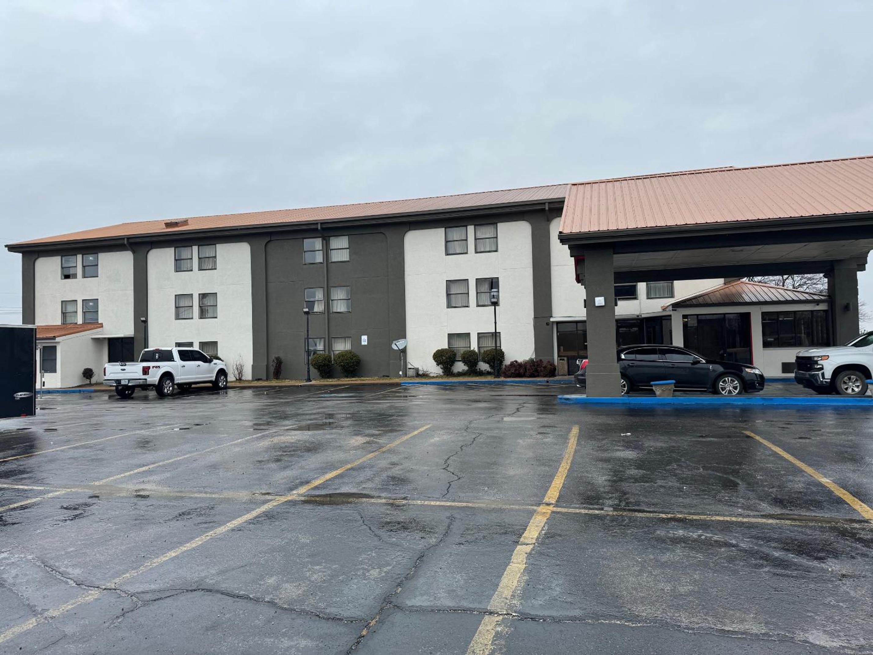 Super 8 by Wyndham Blytheville view 5