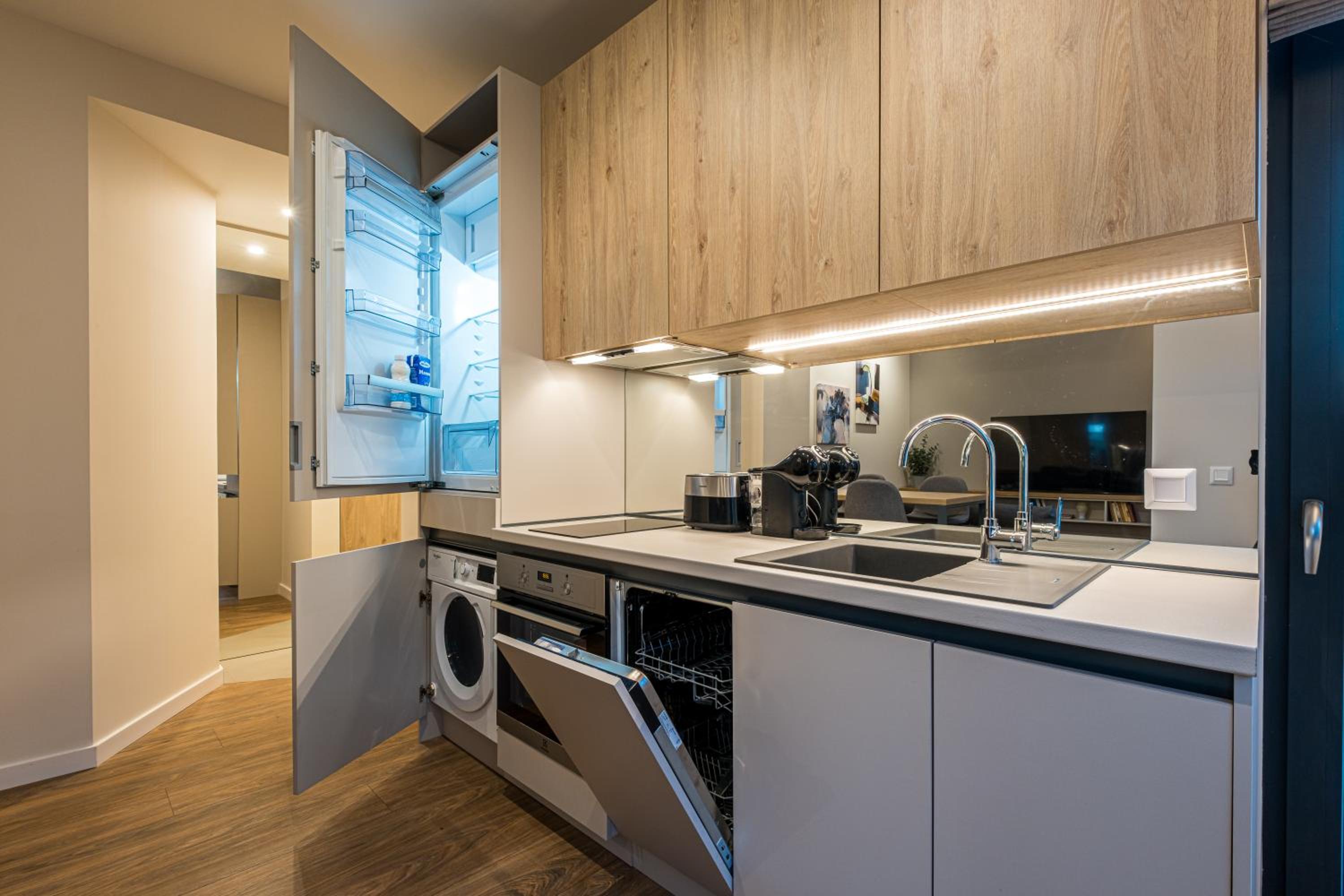 North 21 - Brand New Modern 1BD Apt in Sofia Center by Flat Mаnager