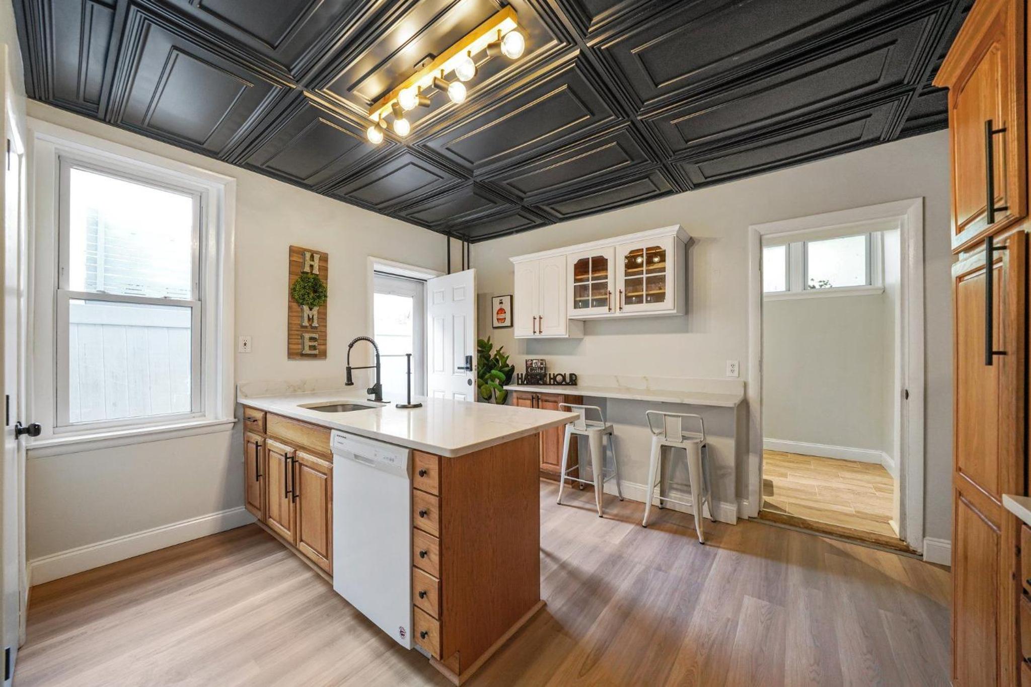 CONSHOHOCKEN: Quality Location - Property Image 10