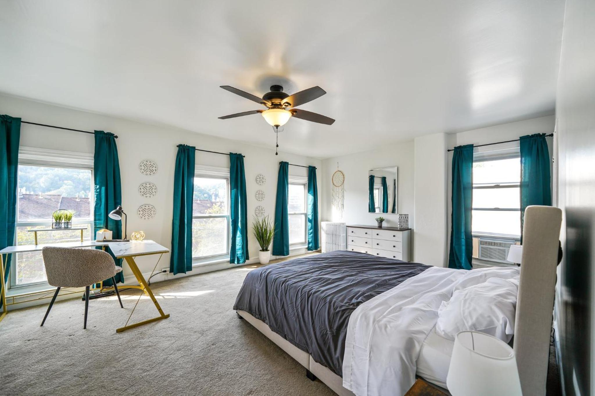 CONSHOHOCKEN: Quality Location - Property Image 4