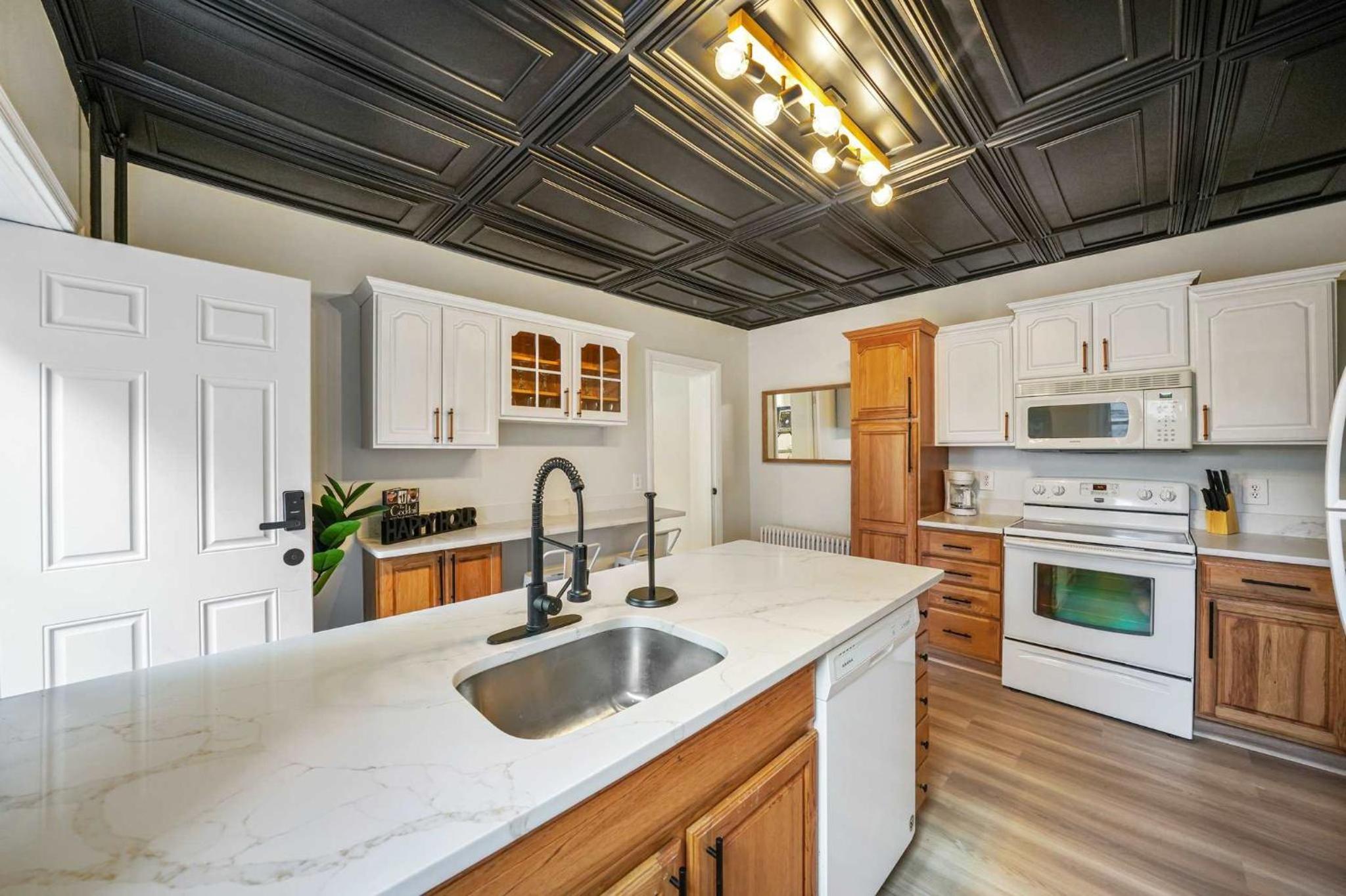 CONSHOHOCKEN: Quality Location - Property Image 9