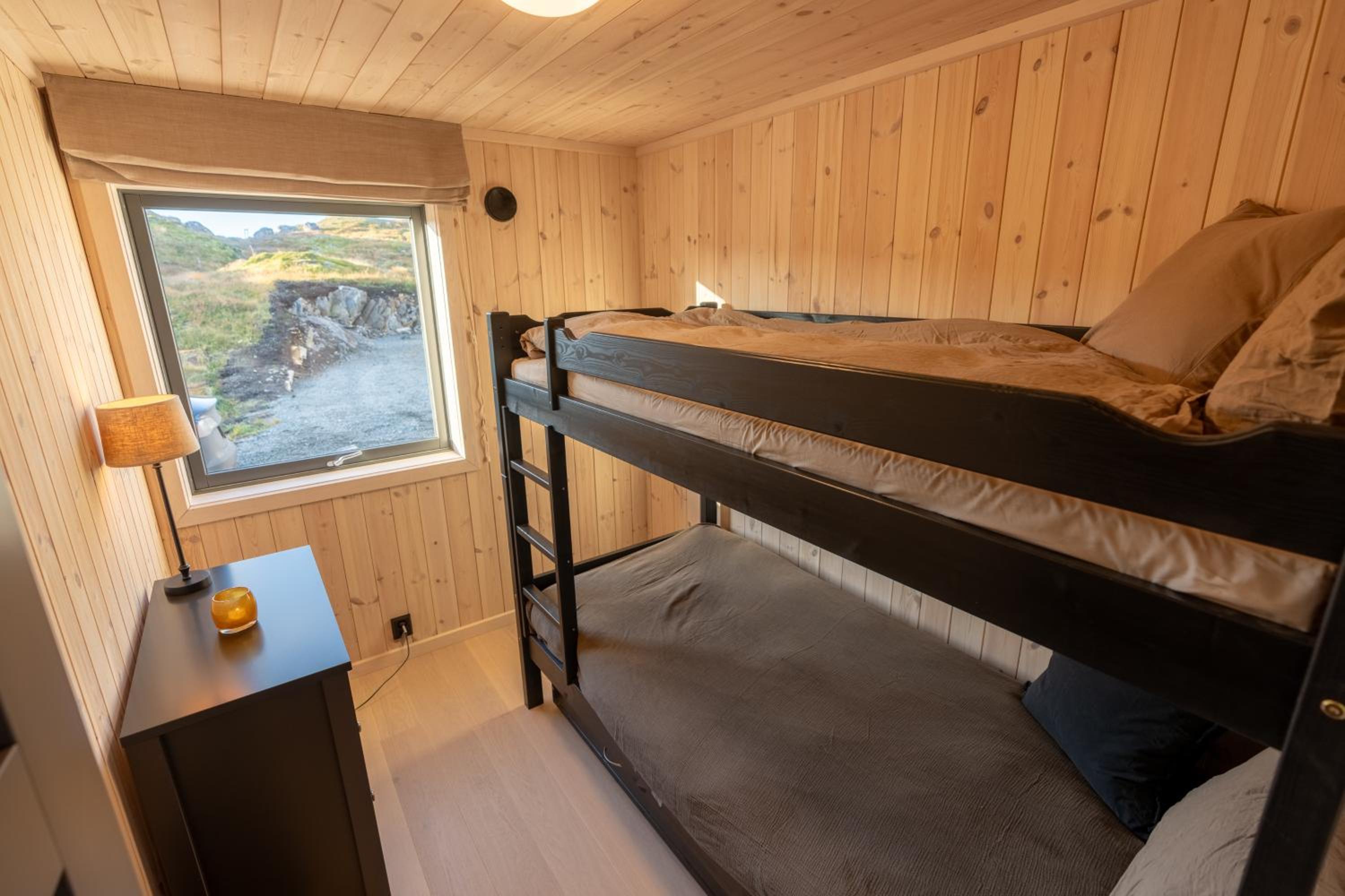 Superior Chalet Sørvågen Lofoten view 3