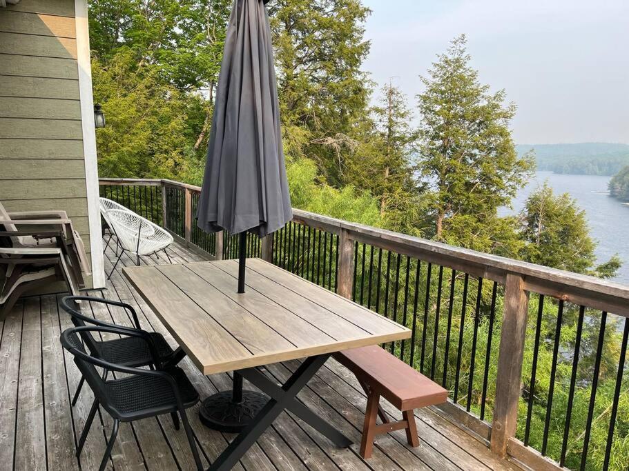 The Bear Cave Cottage at Little Kennisis Lake