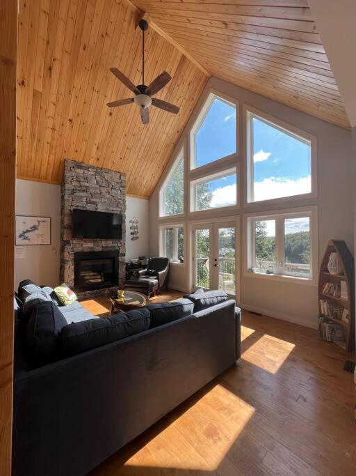 The Bear Cave Cottage at Little Kennisis Lake