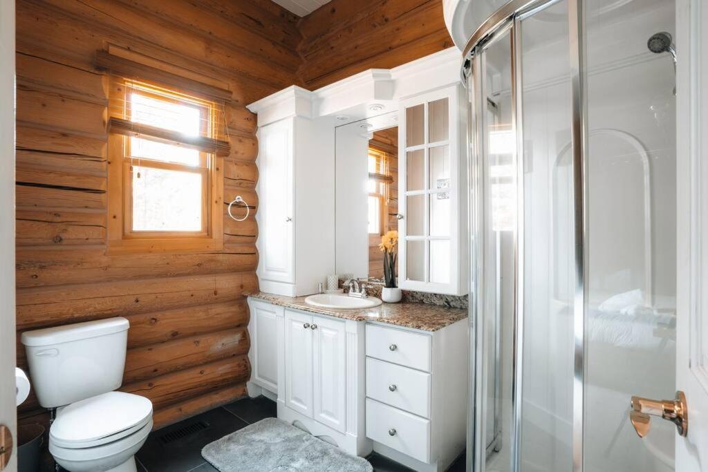 Chalet Red Deer Spa at Fiddler Lake