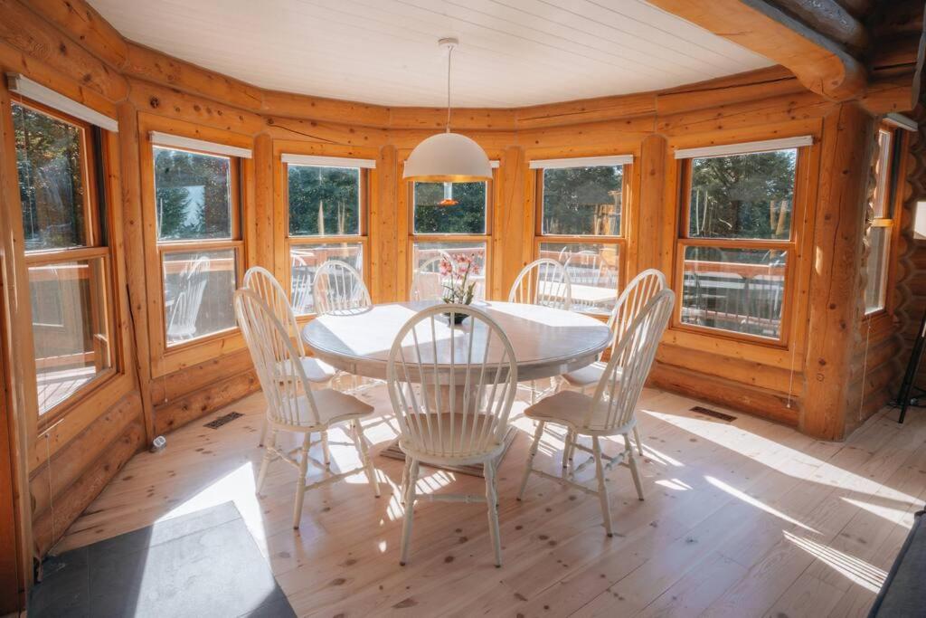 Chalet Red Deer Spa at Fiddler Lake