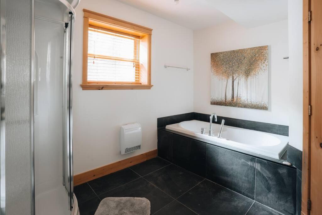 Chalet Red Deer Spa at Fiddler Lake
