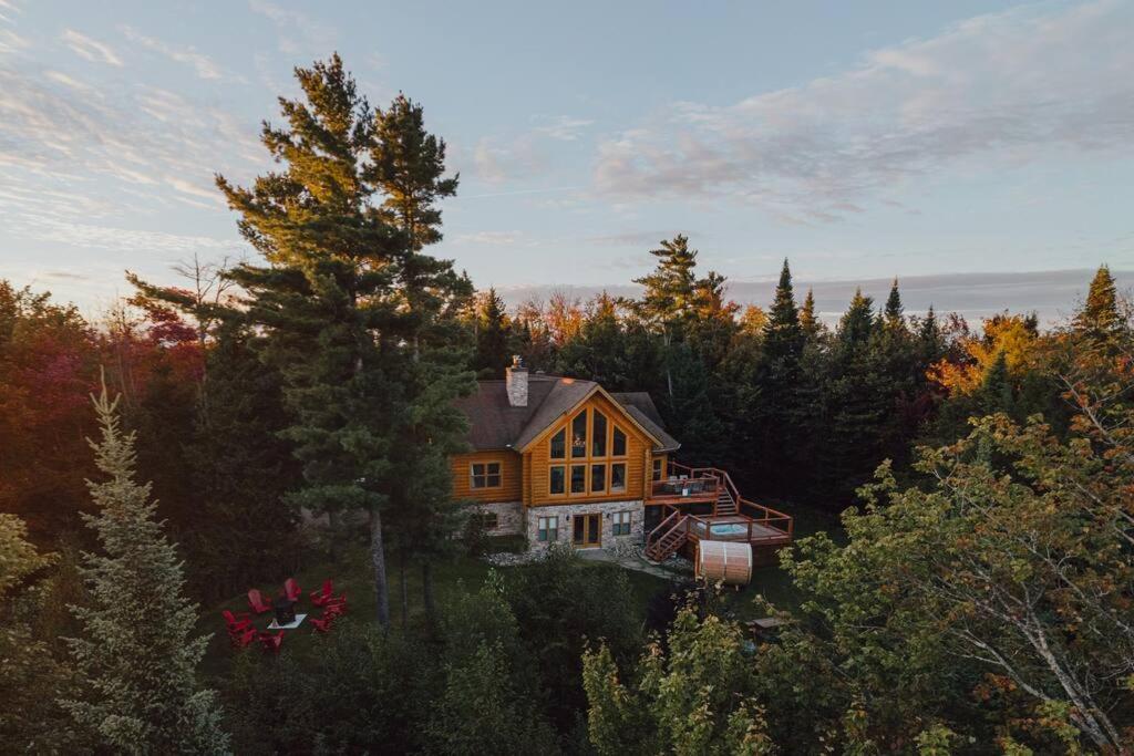 Chalet Red Deer Spa at Fiddler Lake