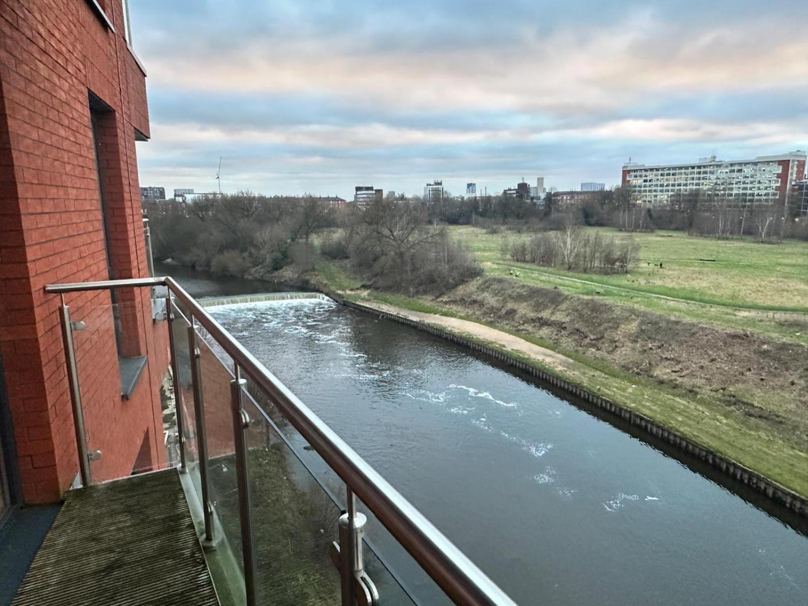 Adelphi Wharf Apartments by Beehosting