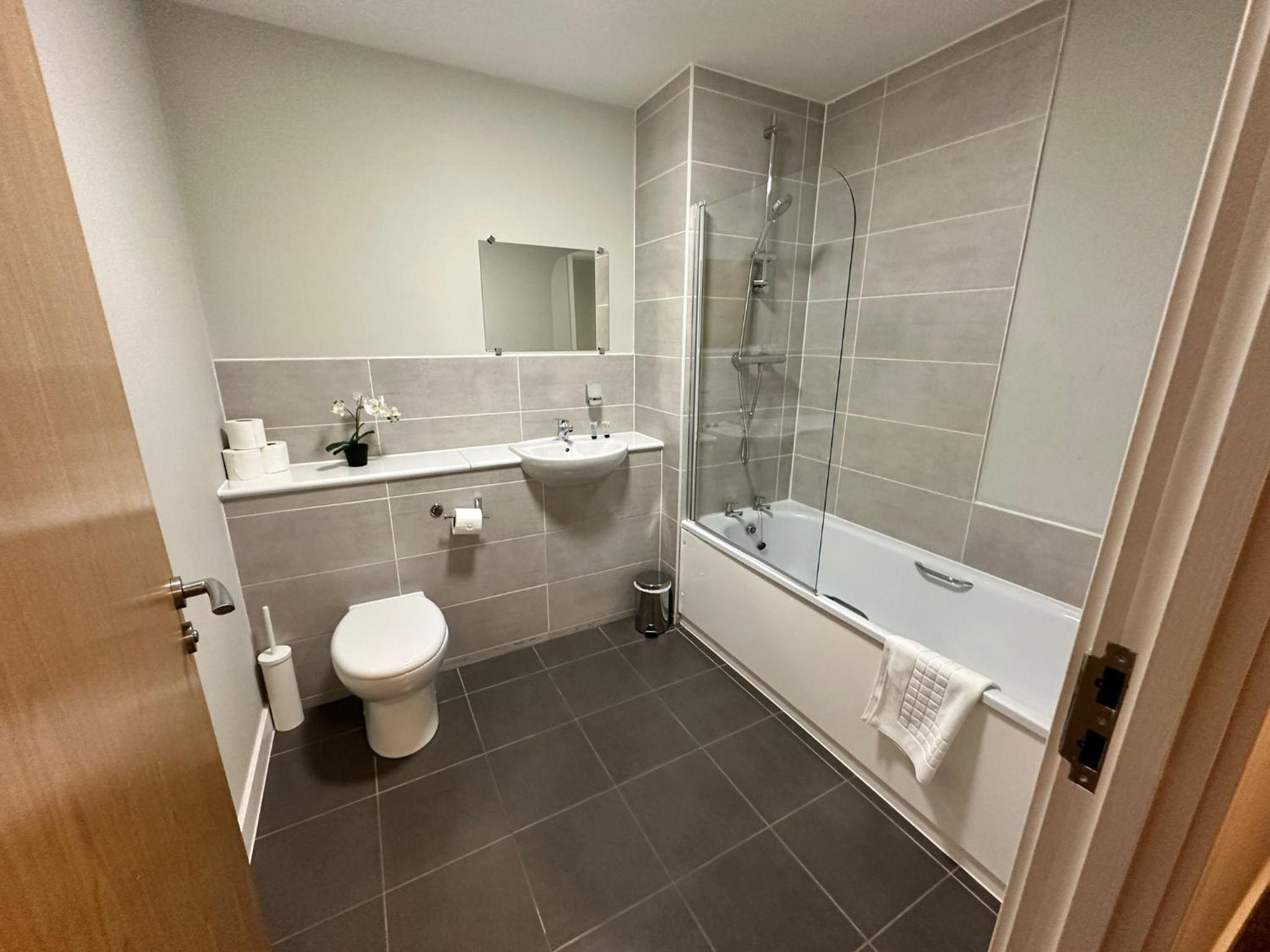 Adelphi Wharf Apartments by Beehosting