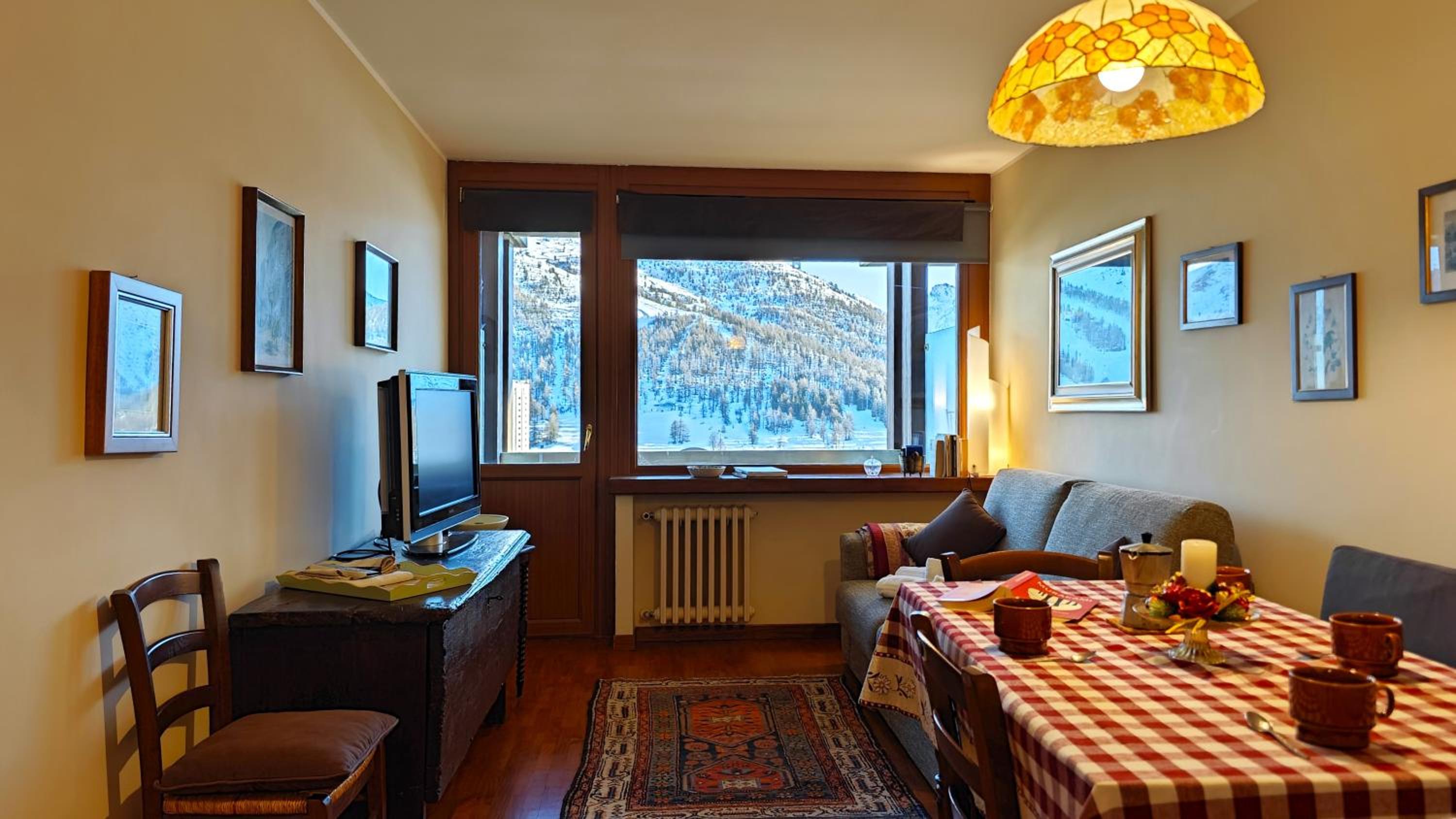 Hostdomus - Panoramic Suite view 5