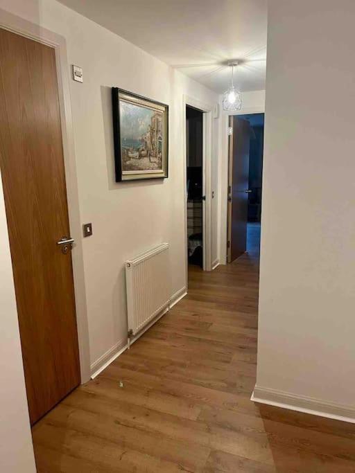 Modern Edinburgh Apartment 2 bedrooms & two bathrooms view 2