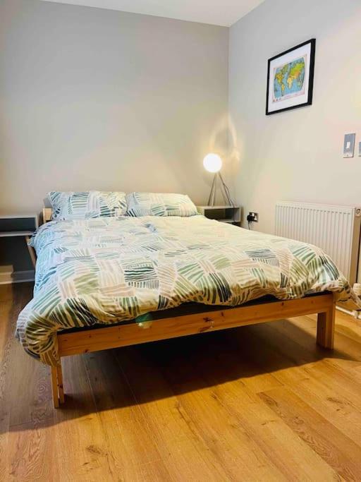 Modern Edinburgh Apartment 2 bedrooms & two bathrooms view 5