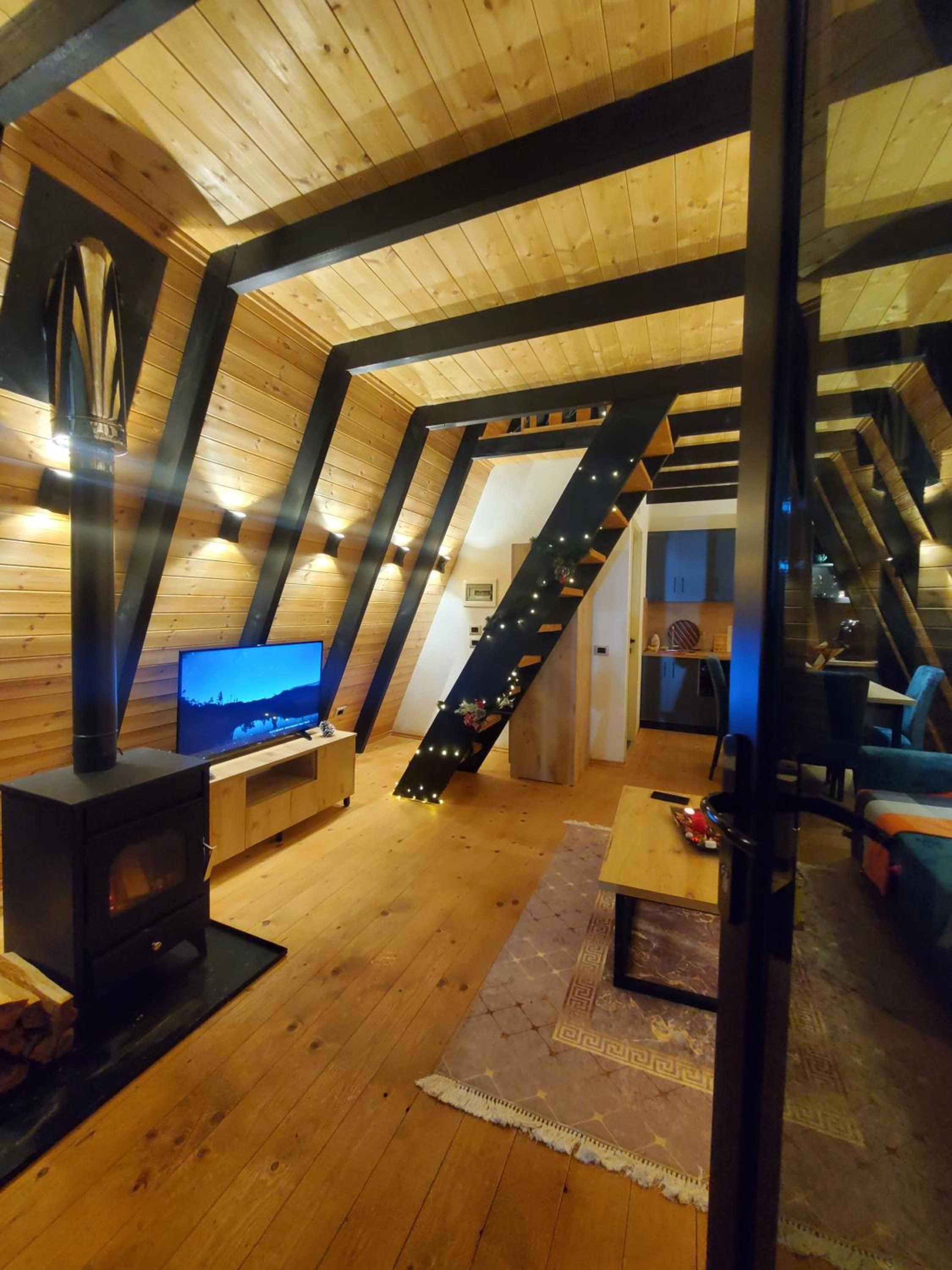 Vila Alpine Arlon Gjinar