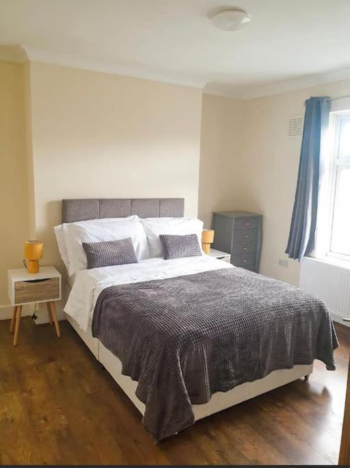 Evo Zen- Entire 1 Bed Flat 2 Min Walk to Gravesend Station & Town Centre - B