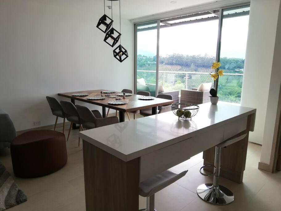 Amplio apartamento de 180 metros con terrazas con vista única cafetera en Armenia