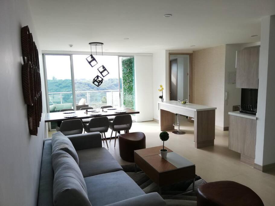 Amplio apartamento de 180 metros con terrazas con vista única cafetera en Armenia
