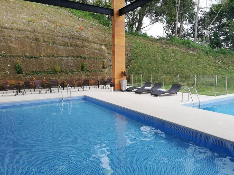 Amplio apartamento de 180 metros con terrazas con vista única cafetera en Armenia