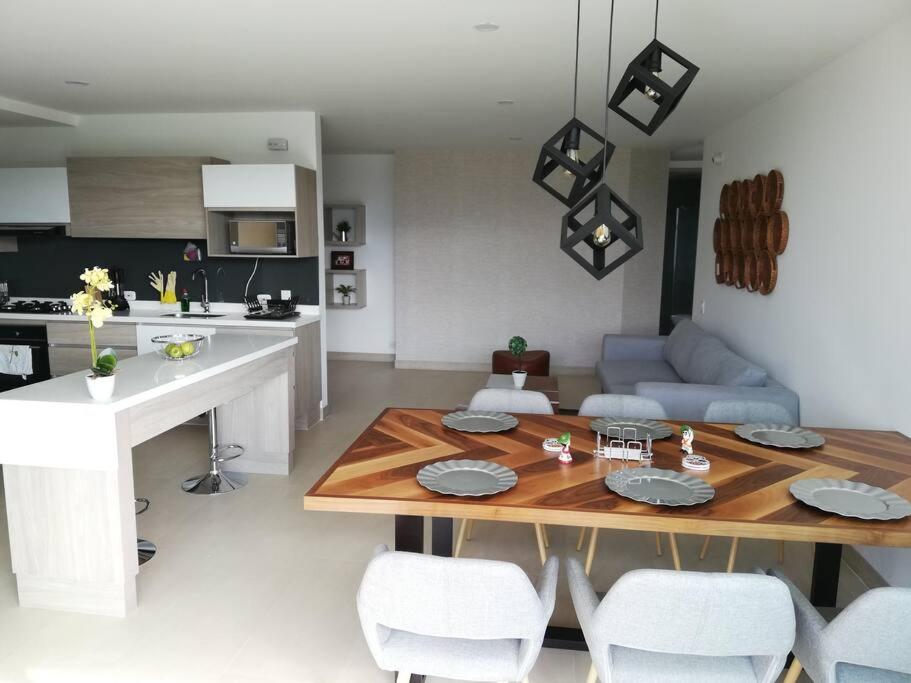 Amplio apartamento de 180 metros con terrazas con vista única cafetera en Armenia