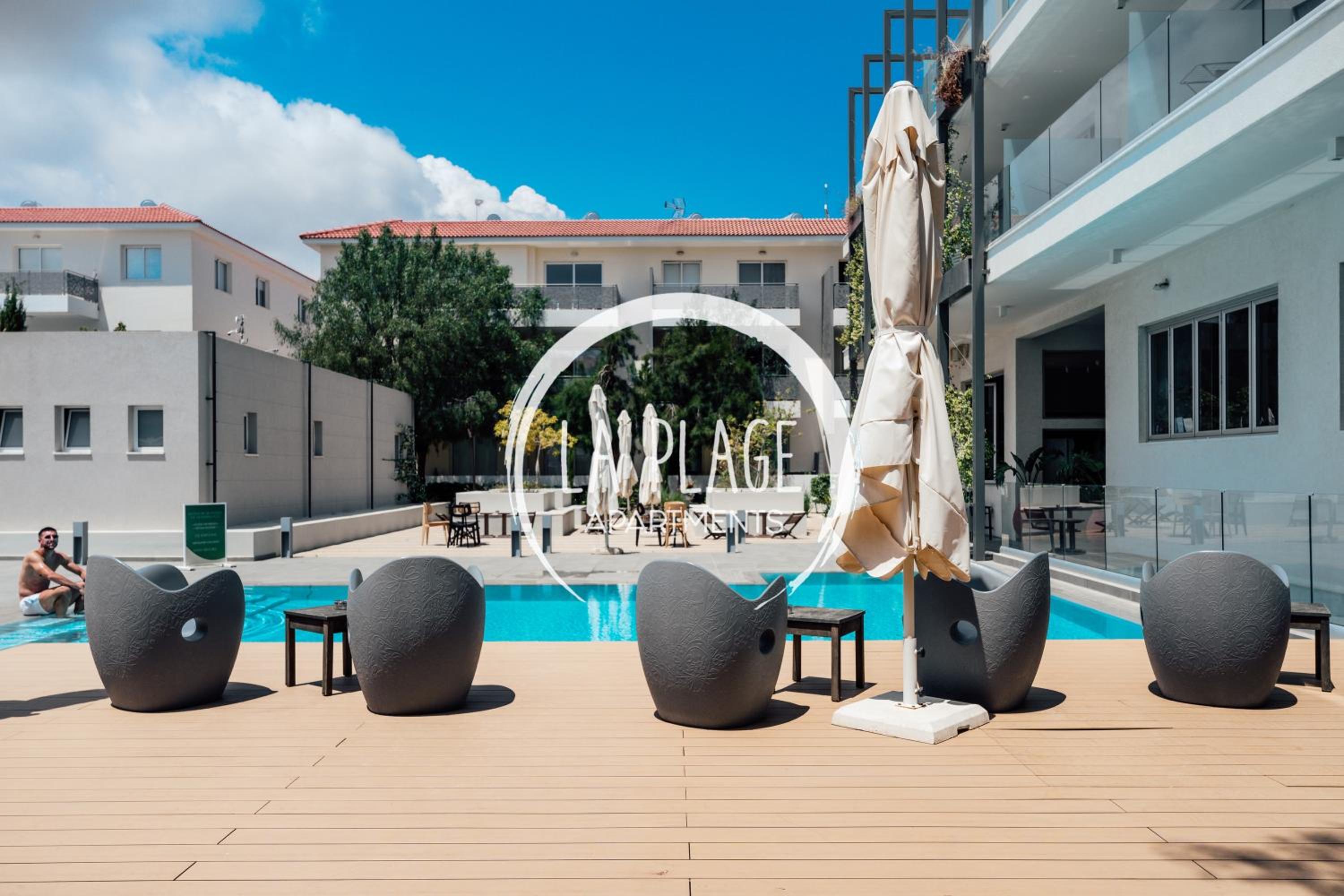 Cozy 2 Bedroom Family Apartment w/ Pool