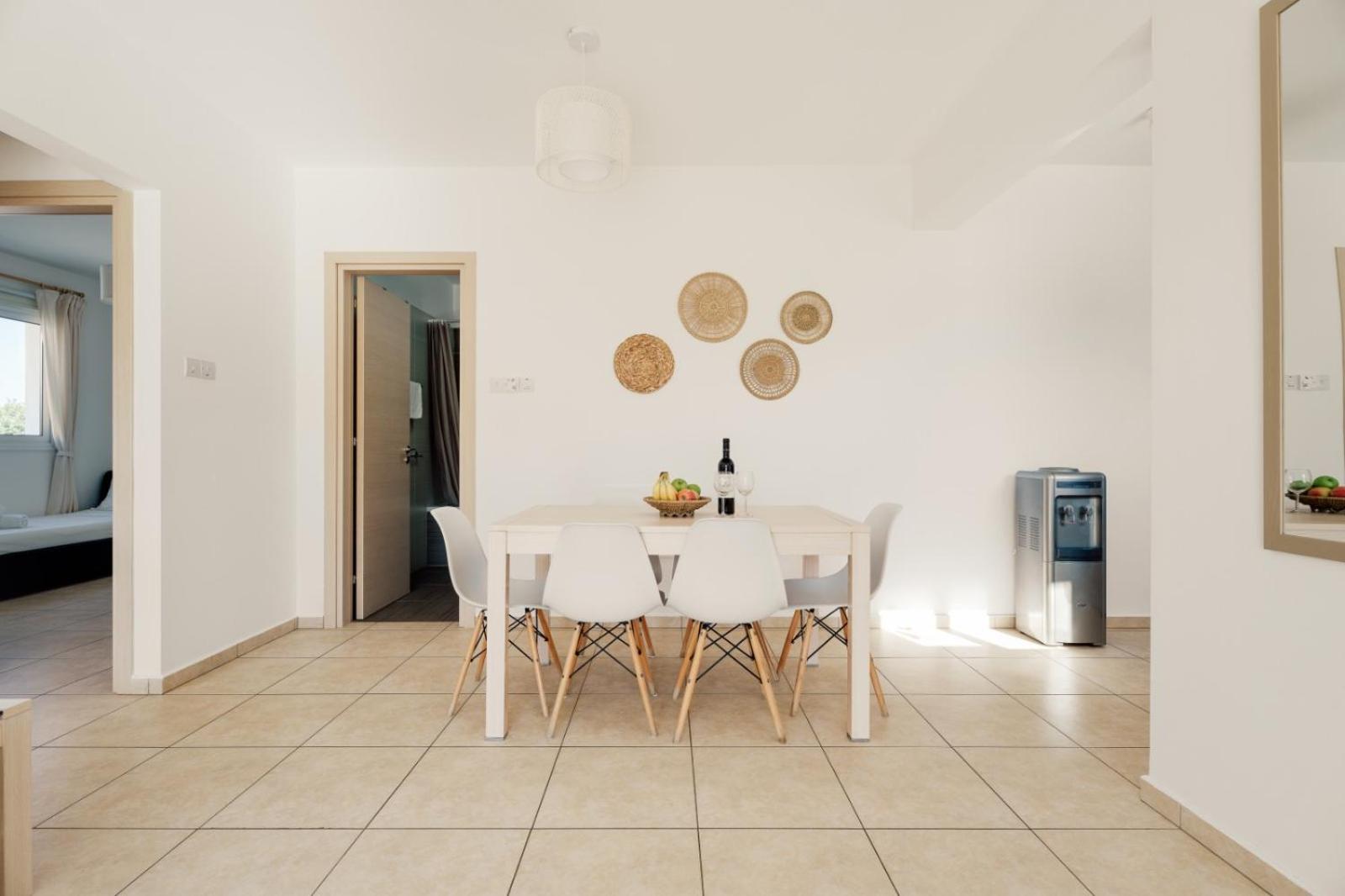 Cozy 2 Bedroom Family Apartment w/ Pool
