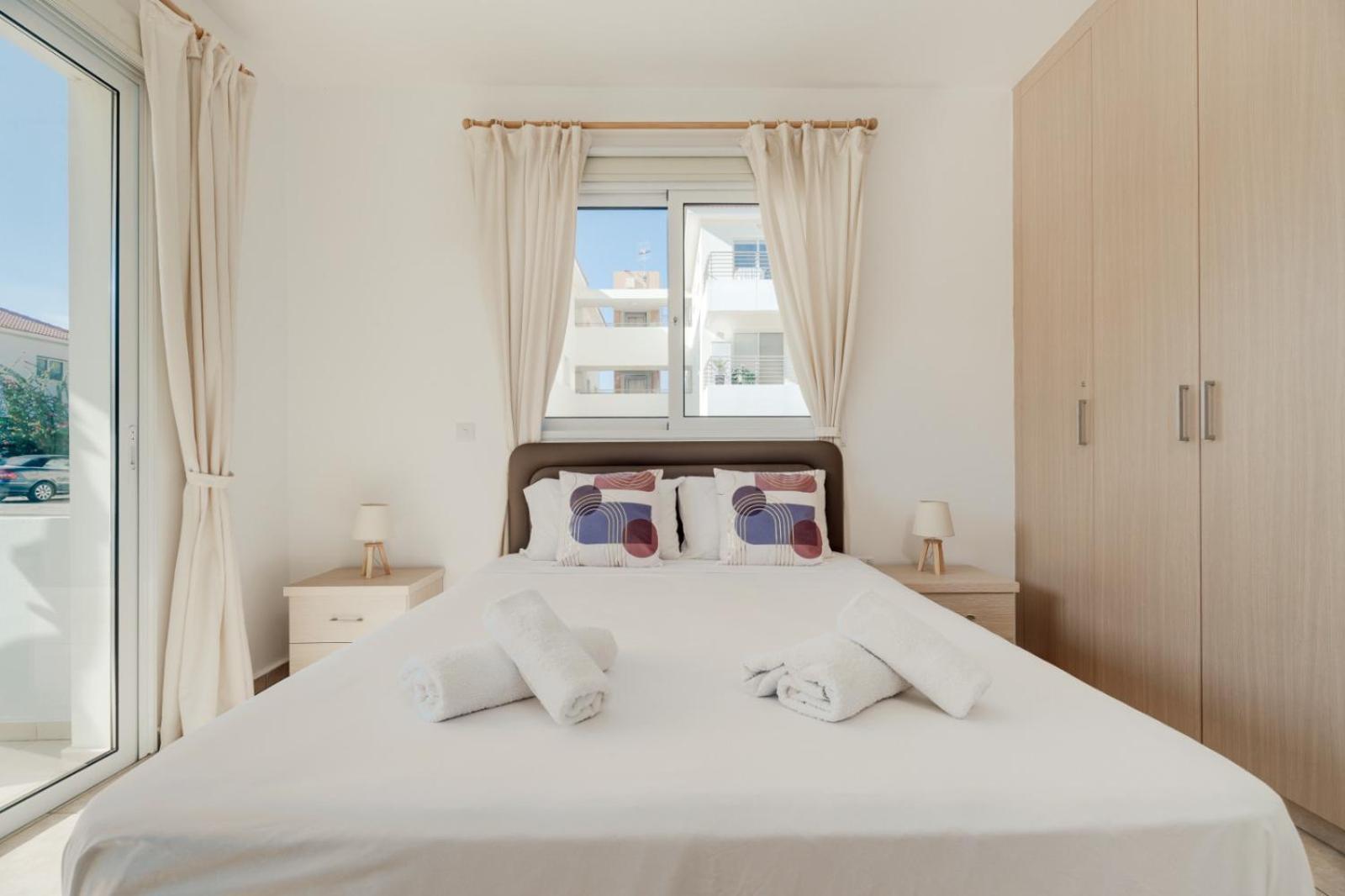 Cozy 2 Bedroom Family Apartment w/ Pool