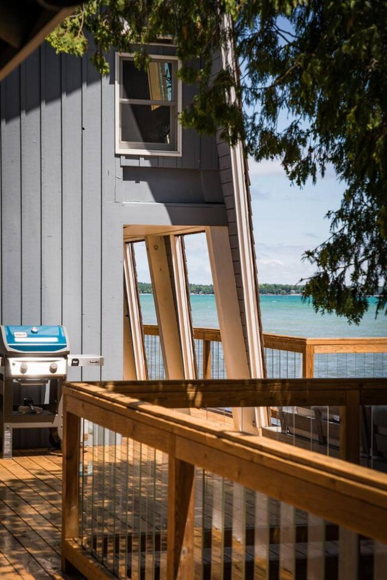 Bayshore Boathouse-Waterfront home on West Bay view 4