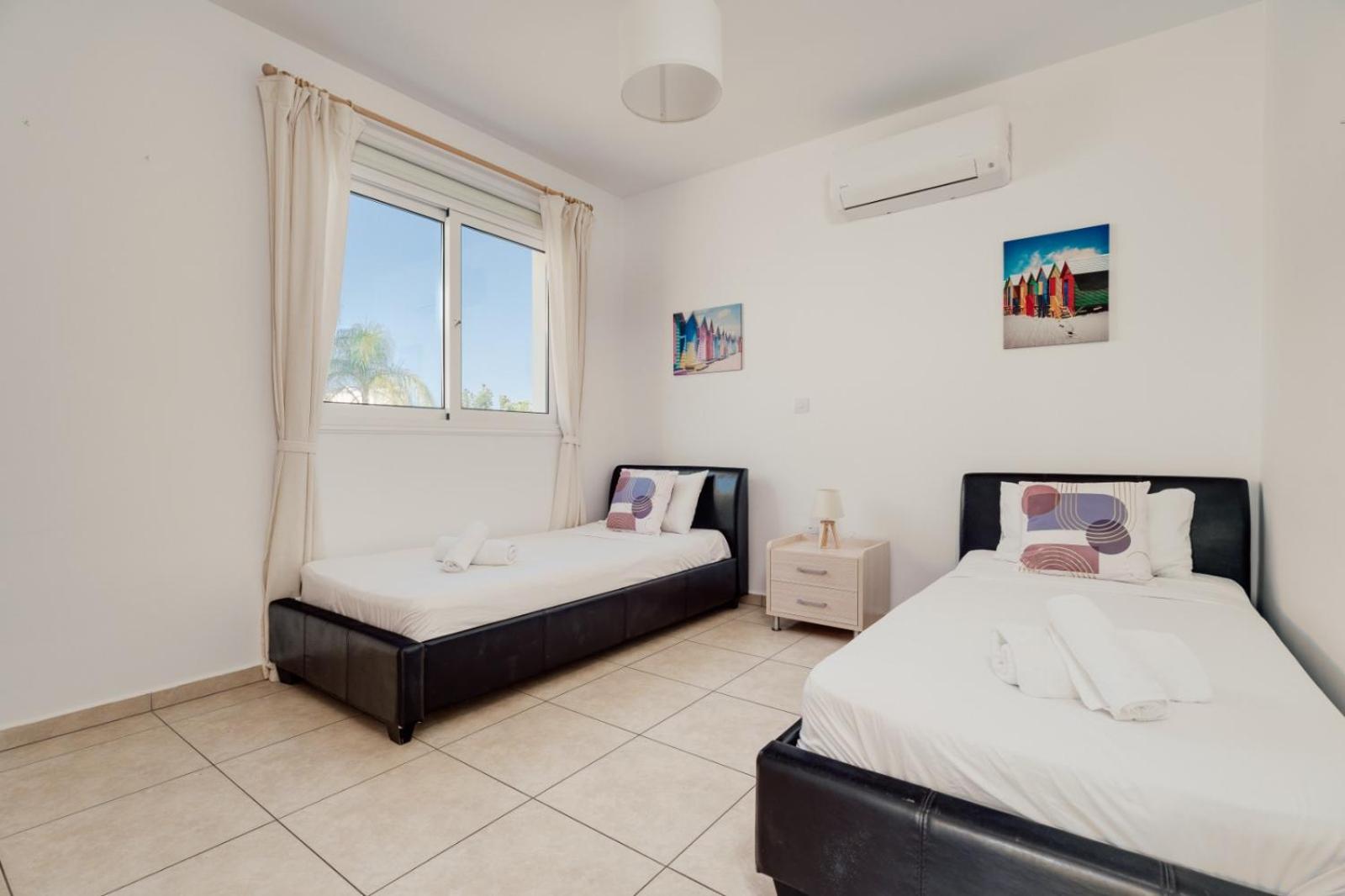 Cozy 2 Bedroom Family Apartment w/ Pool