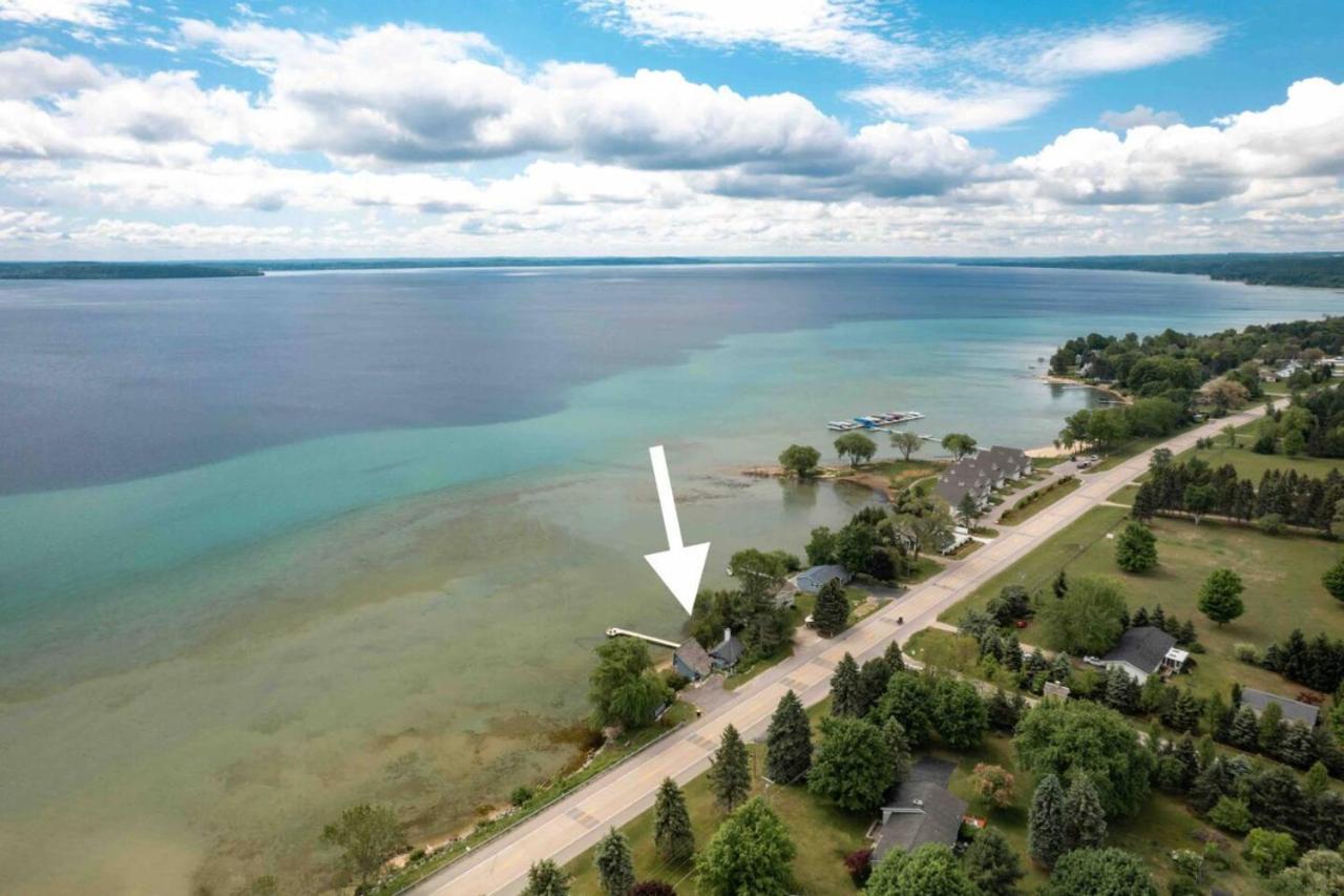 Bayshore Boathouse-Waterfront home on West Bay view 3