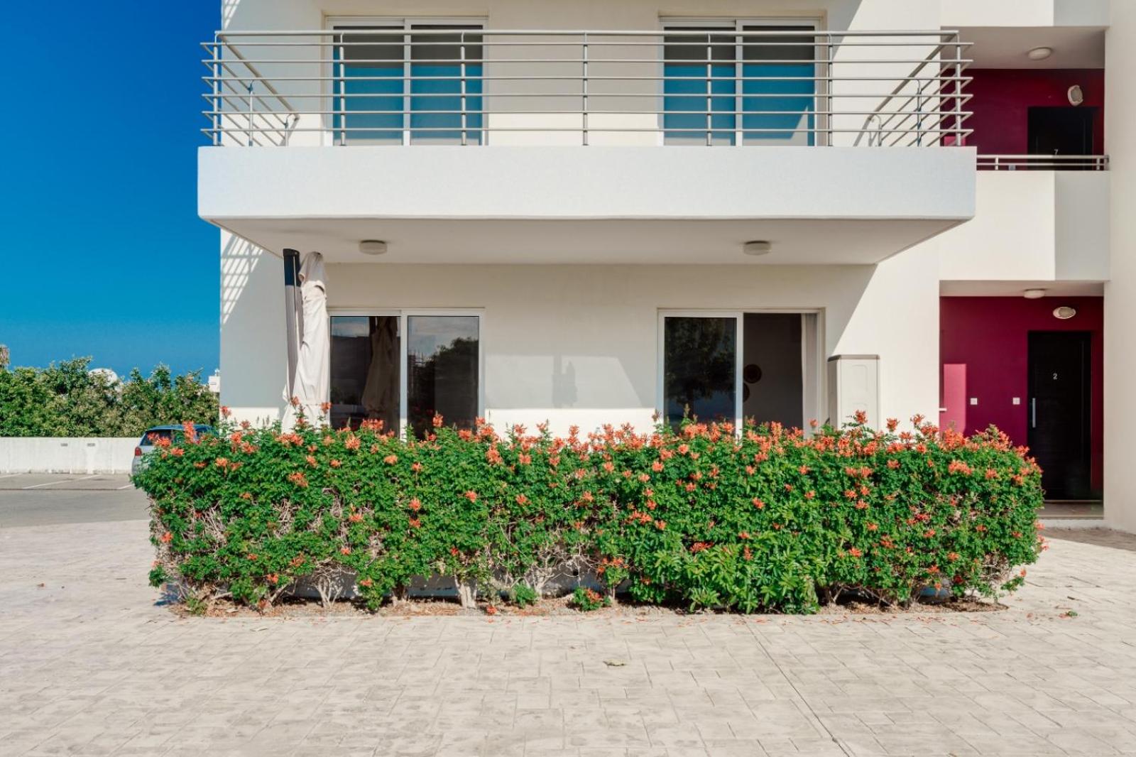 Cozy 2 Bedroom Family Apartment w/ Pool