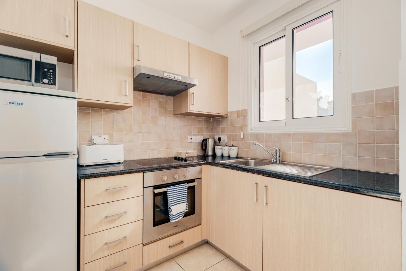 Cozy 2 Bedroom Family Apartment w/ Pool