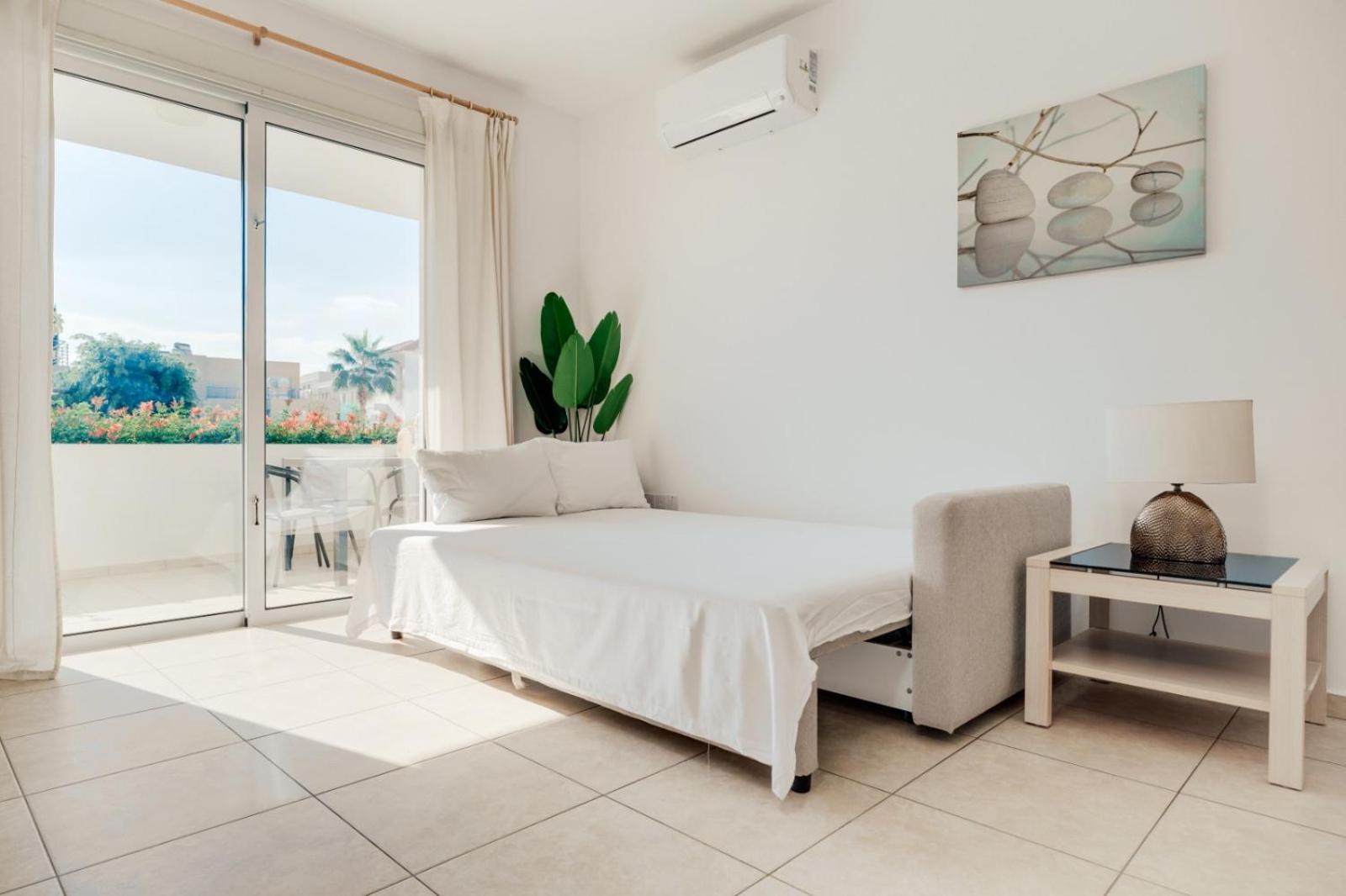 Cozy 2 Bedroom Family Apartment w/ Pool