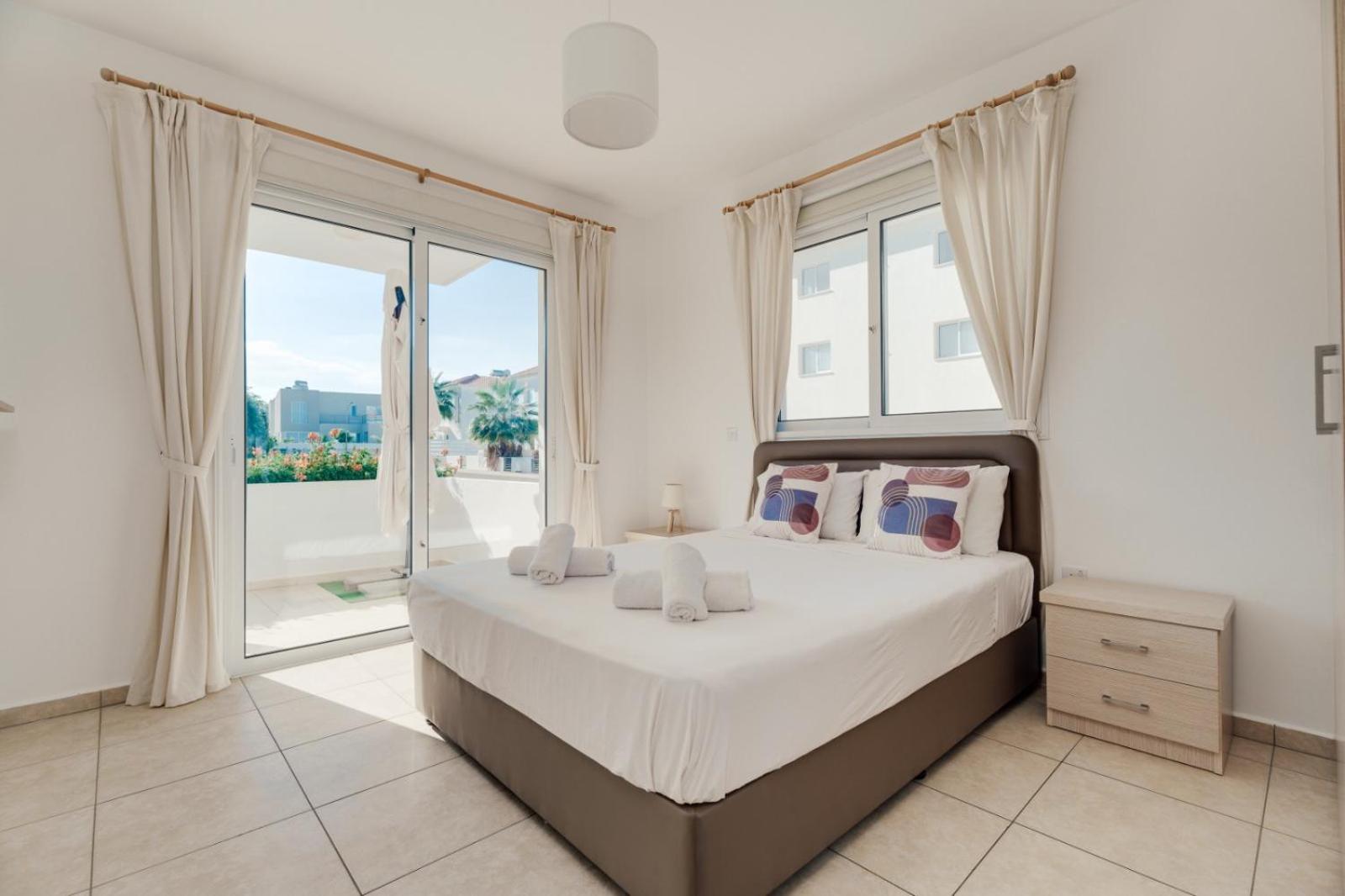 Cozy 2 Bedroom Family Apartment w/ Pool