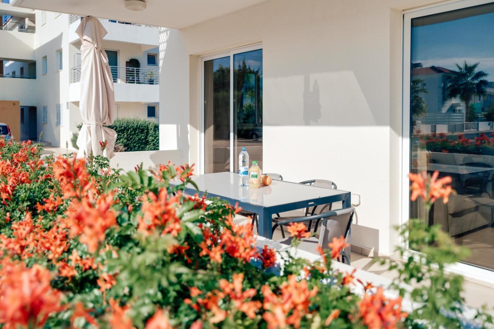 Cozy 2 Bedroom Family Apartment w/ Pool
