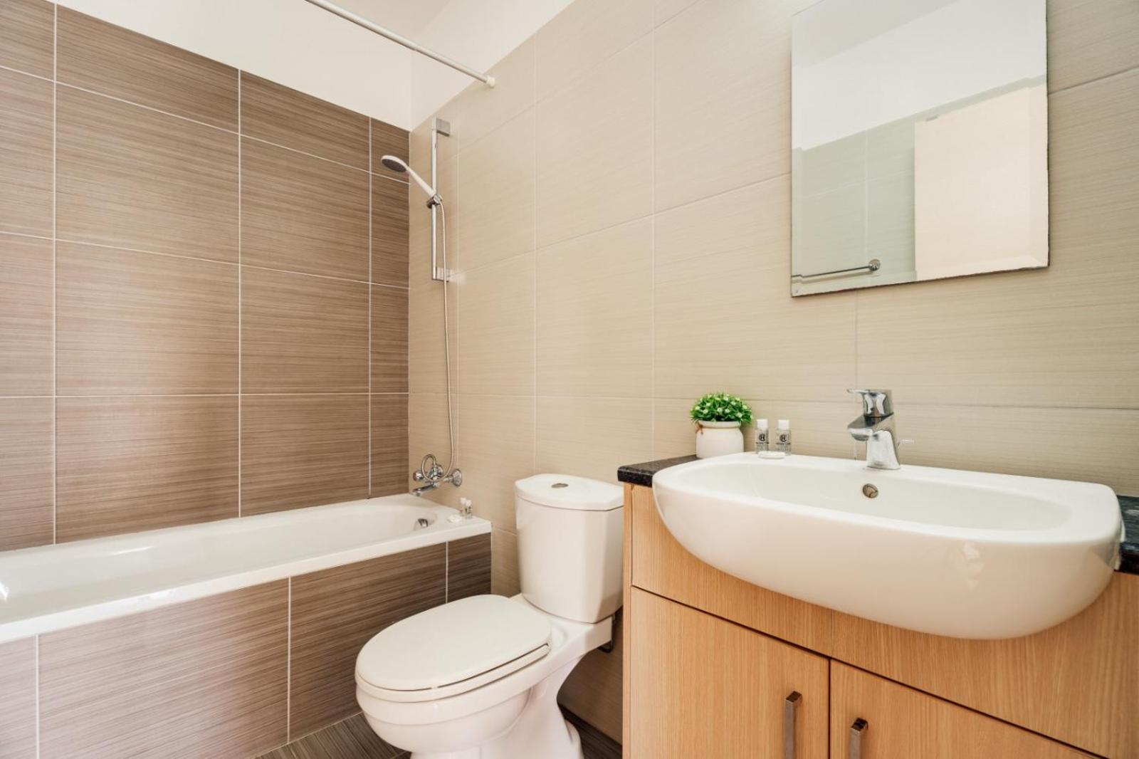 Cozy 2 Bedroom Family Apartment w/ Pool